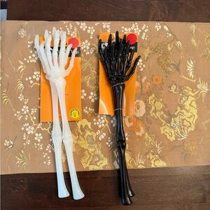 Skeleton Hand Tongs Stirrer Set - White & Black